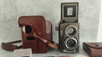 Starý fotoaparat Flexaret s příslušenstvím - 4