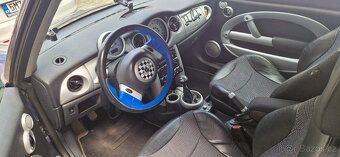 Hezky Mini Cooper 1.6 88kw model 2004. Hezka kombinace barev - 4