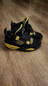 Nike Jordan 4 Retro Thunder - 4