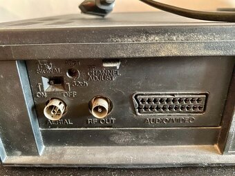 Videorekordér MELECTRONIC na opravu nebo na ND - 4