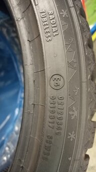 215/40 R18 ZIMNÍ, ujeto pár km (1 sezóna) - cena za 4 kusy - 4