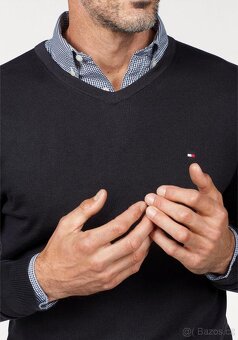 TOMMY HILFIGER PÁNSKÝ NAVY SLIM V NECK SVETR L 🤩💪🏽 - 4