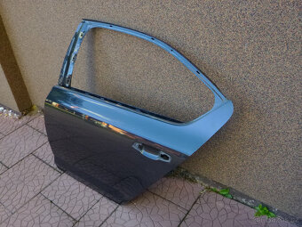 Škoda Octavia 3 III sedan limuzína orig dveře 5E5833311 - 4