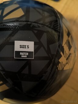 Fotbalový míč Umbro – velikost 5 - 4