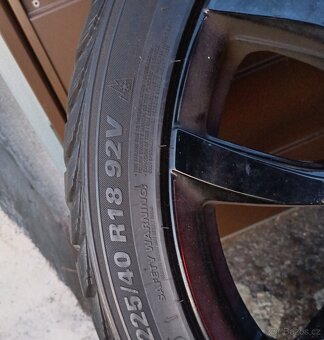 Original ALU kola KIA R18 na zimních pneu (80%) Kumho 225x40 - 4