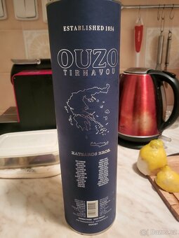 1l řeckého Ouzo v dárkové dóze Katsaros Tirnavou - 4