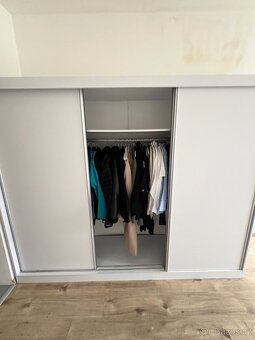 Šatní skříň - 4