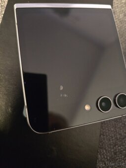 Samsung Z Flip5 - 4