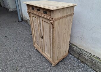 STAROŽITNÉ VERTIKO-SKŘÍN PO CELKOVÉ RENOVACI - 4