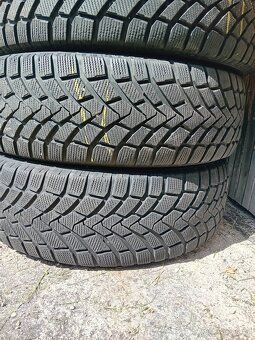 225/65R17 - 4