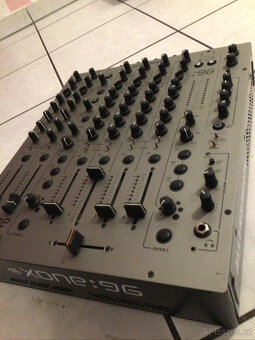 DJ mixážní pult Allen Heath Xone 96 - 4