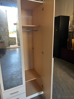 Skříň - 4