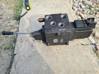 Hydraulický Rozvaděč - 4