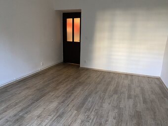 Pronájem 2+1, 50m2, Vršovice, byt po částečné rekonstrukci - 4