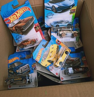 HOT WHEELS MYSTERY BOXY - 4