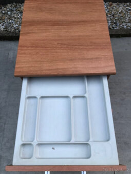 Kancelářská skříňka s šuplíky. Uzamykatelná. Pojízdný box - 4