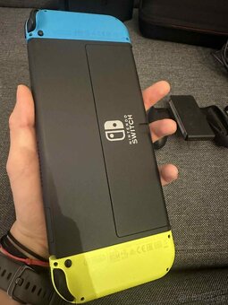 Nintendo switch OLED + hra + příslušenství - 4
