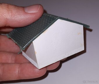 Dvě autobusové zastávky k mašinkám do kolejiště TT - 4