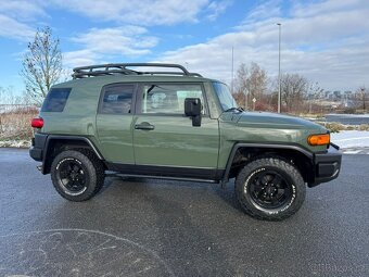 Toyota FJ Cruiser army green facelift - 4