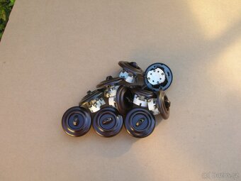 BAKELITOVÉ VYPINAČE DO ZDI kus 150Kč - 4