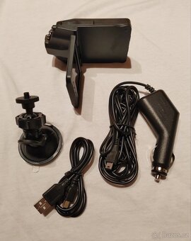 Přenosná HD kamera do auta - 4