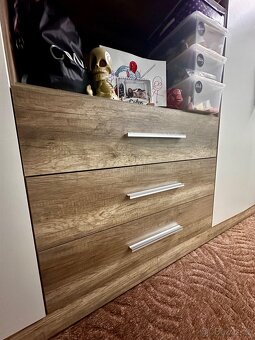 Šatní skříň 3m - 4