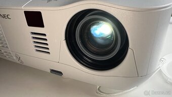 Projektor NEC V281W - stav nového - 4