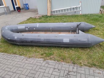 Motorový člun Avon - 4