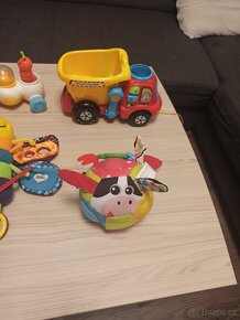 Lezoucí medvídek a zvukové hračky + zdarma krabice hraček - 4