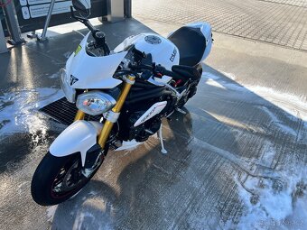 Triumph Speed Triple 1050 R - 4