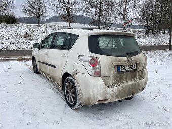 Toyota Verso 2.0D4D -93 kw 2011 -náhradní díly - 4