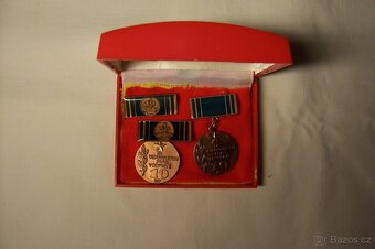 VOJENSKÁ A CIVILNÍ VYZNAMENÁNÍ - 4