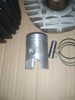 Prodám válec hlavu 550 555. - 4