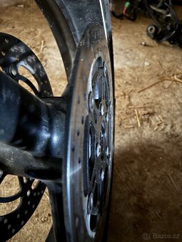 Predni a zadni kolo na Suzuki SV 650 a SV 650S 03-09 - 4