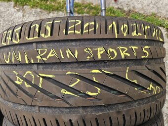 275/35R20 - 4