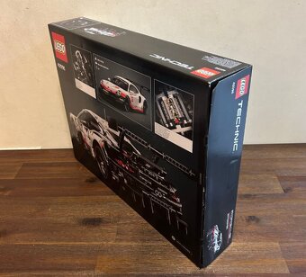 LEGO Technic 42096 Porsche 911 RSR - 4