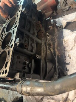 Motor 2.0tdi bmm - 4