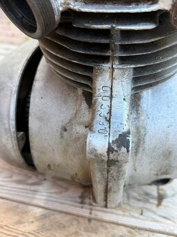 Jawa 250/353 Půlbuben/první typ - motor - 4