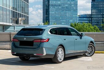 BMW Rad 5 Touring 540d xDrive 210kw v ZÁRUKE - 4