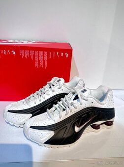 NIKE SHOX R4 - 4
