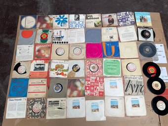 Vinylové nosiče desky singly různé stavy kus za 30 Kč - 4