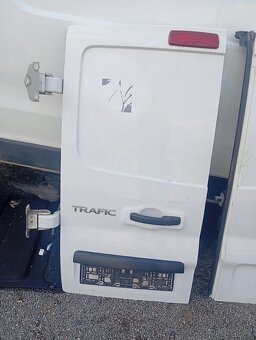 RENAULT TRAFIC 3 RV 2018 ZADNÍ DVEŘE KOMPLETNÍ NASTROJENÉ - 4