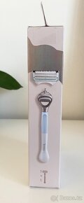 Gillette Venus Pubic holicí strojek pro úpravu linie bikin - 4
