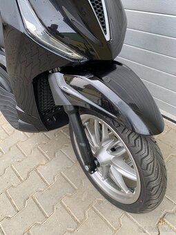 Piaggio Beverly 300 HPe - 4