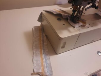 Průmyslový coverlock Siruba F007e - 4