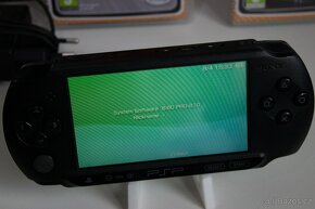 PSP STREET E1004 16GB karta + 10 her a CFW hack - 4