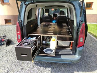 Kempinková vestavba Opel Combo - 4