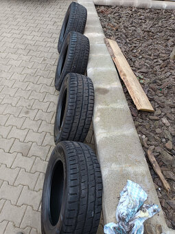 Prodám 4 zimní pneu Kumho 225/65 R16C 112/110R - 4
