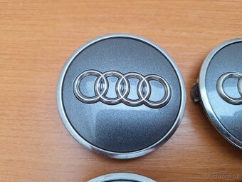 Audi orig. středové krytky 61mm - 4