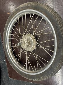 Predám prední kolo s brzdovým štítom ČZ 125t - 4